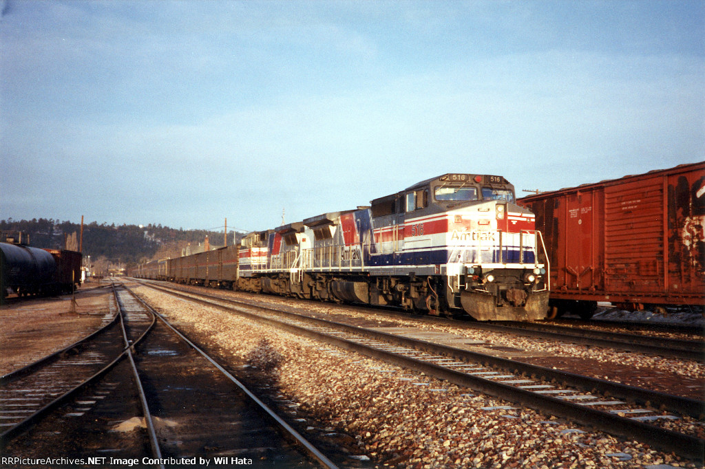 Amtrak B32-8WH 516